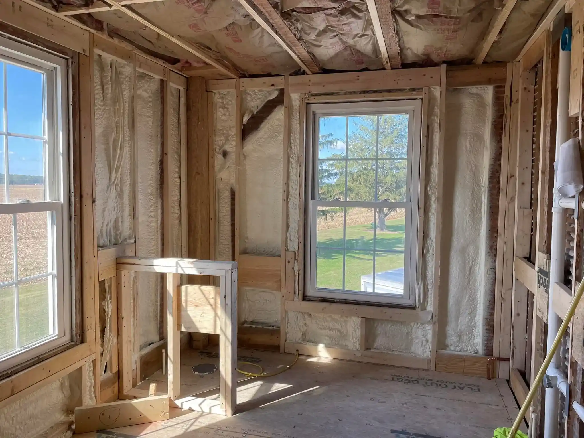 Does Spray Foam Work in Extreme Weather?